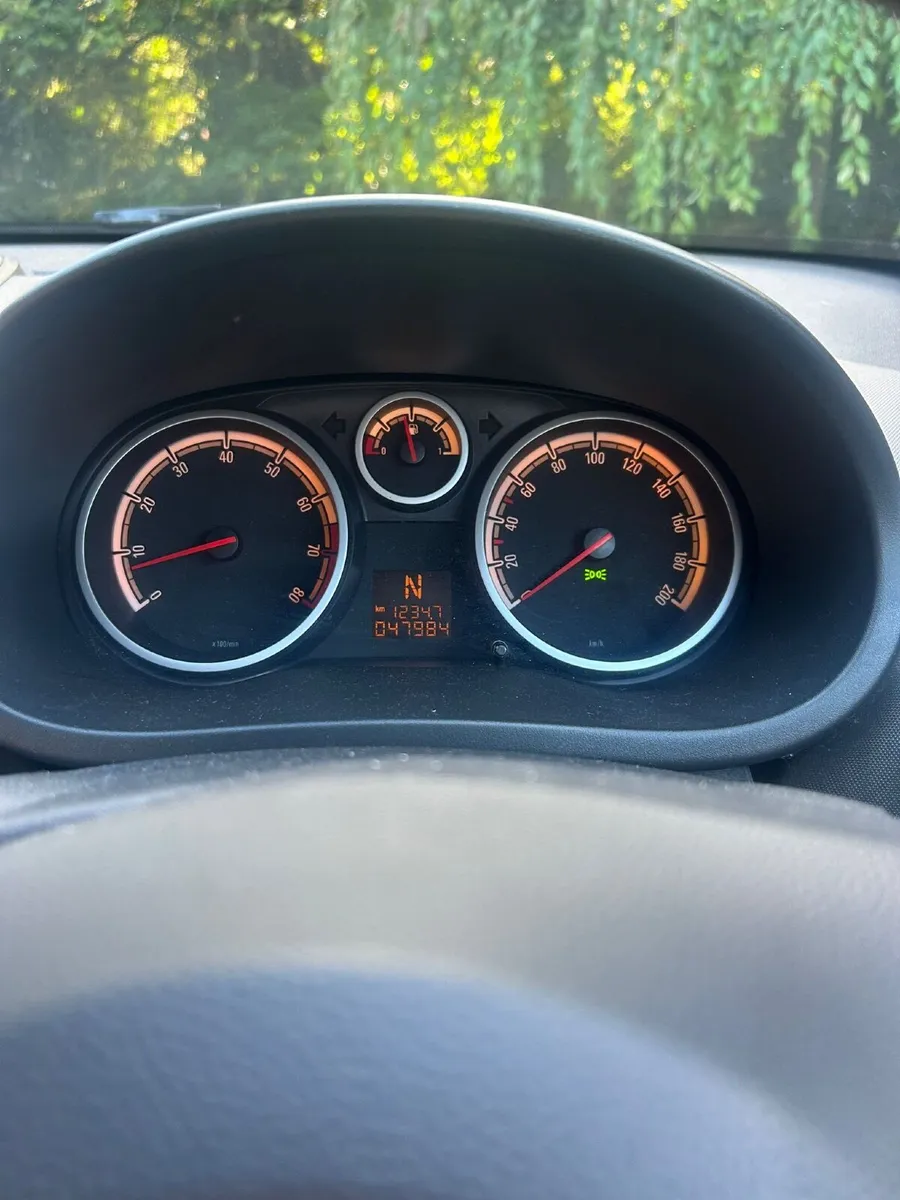 Opel Corsa 2011 - Image 2