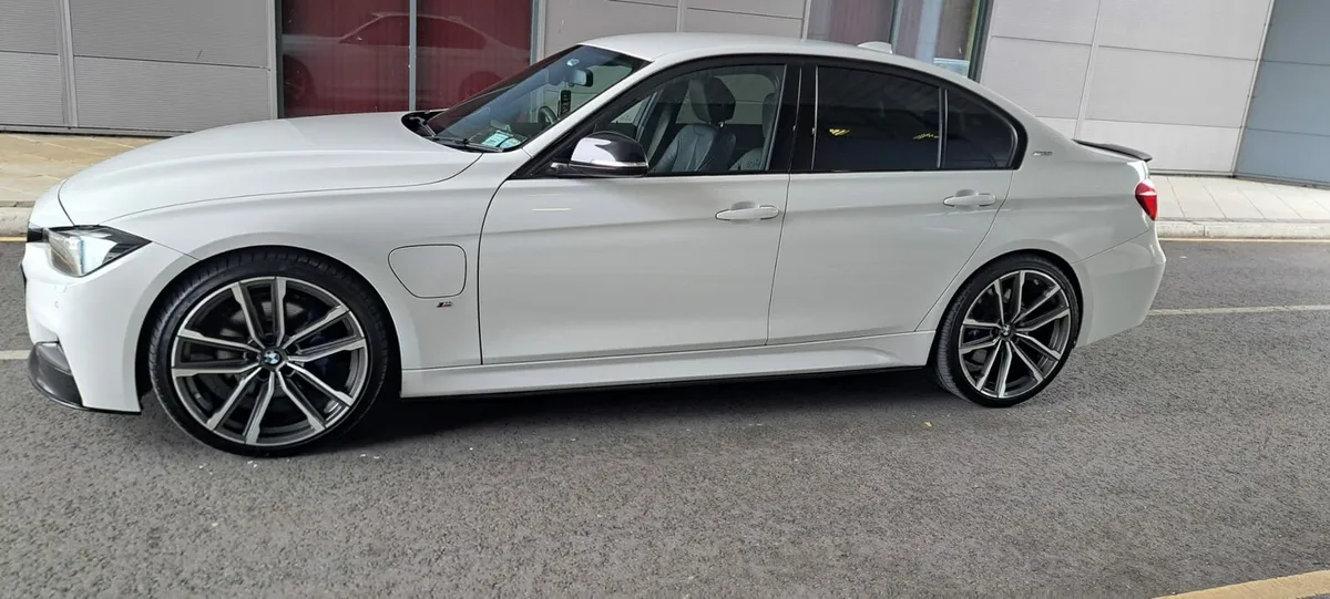 Bmw 330e Msport Shadow edition - Image 4