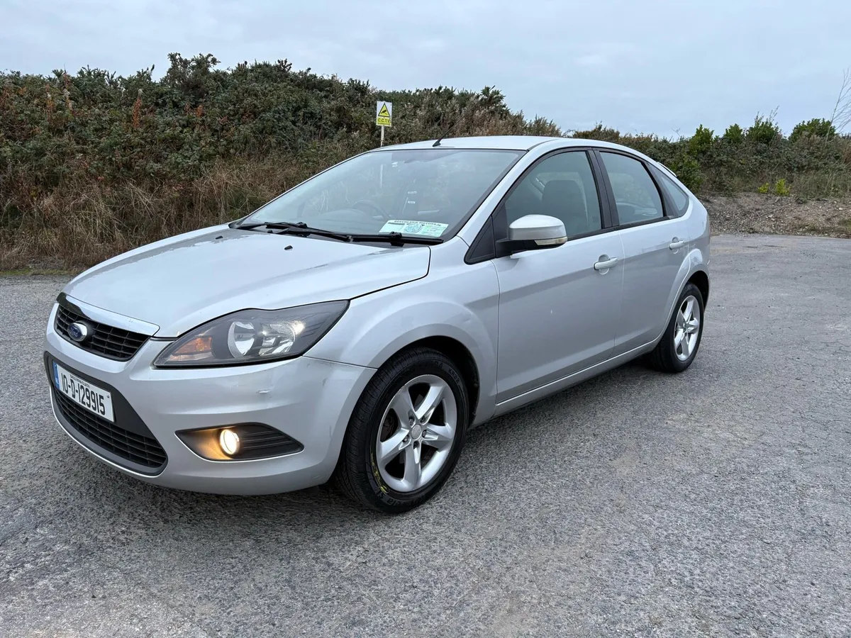 2010 Ford Focus - Image 2