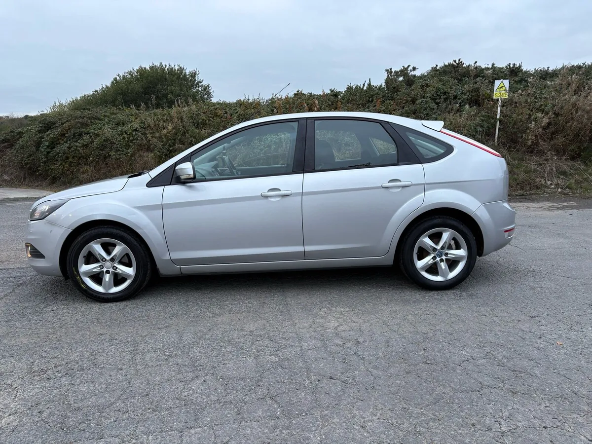 2010 Ford Focus - Image 3