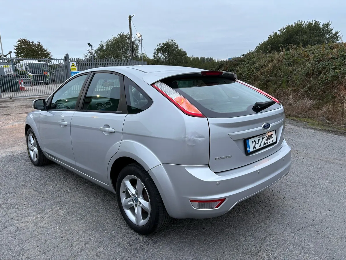 2010 Ford Focus - Image 4