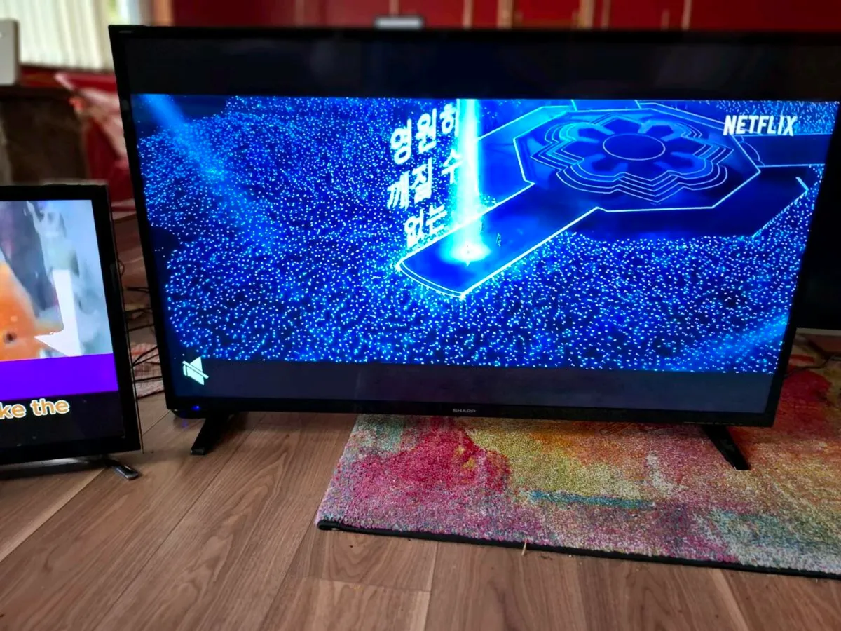 49 INCH SMART TV - Image 2
