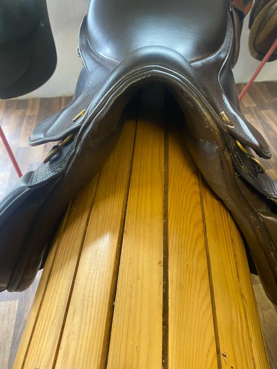18” GFS brown Leather saddle - Image 3