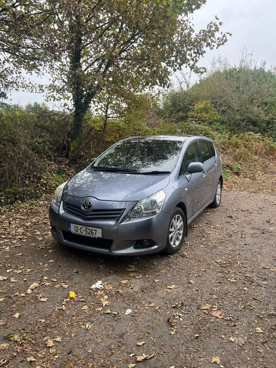 Toyota verso 2012 2.0d4d - Image 2