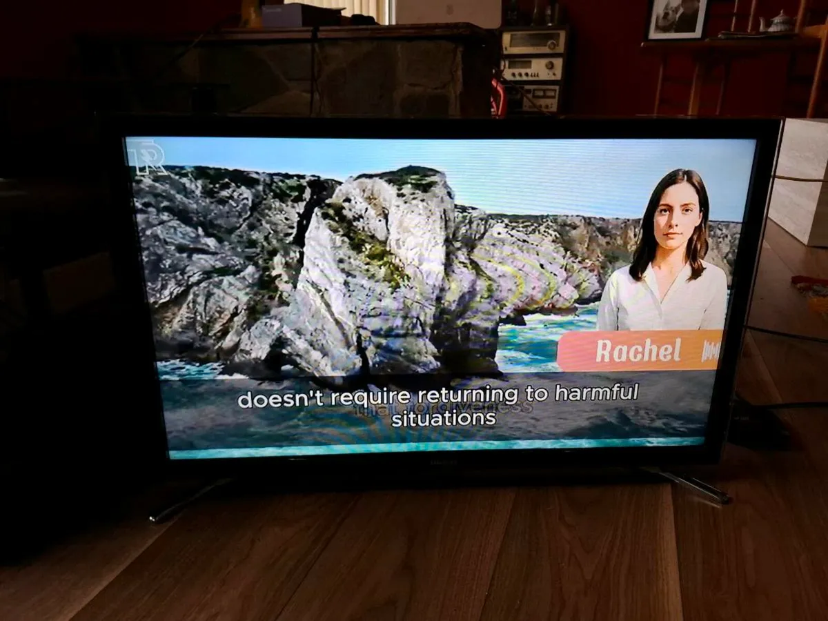 32" SMART TV - Image 2