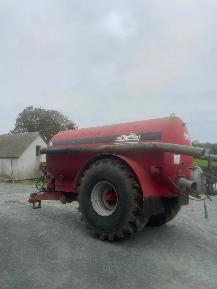 2000 gallon hi spec tank and 1350 gallon hi spec - Image 1