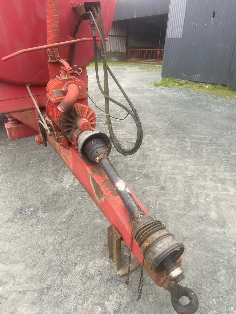 2000 gallon hi spec tank and 1350 gallon hi spec - Image 3