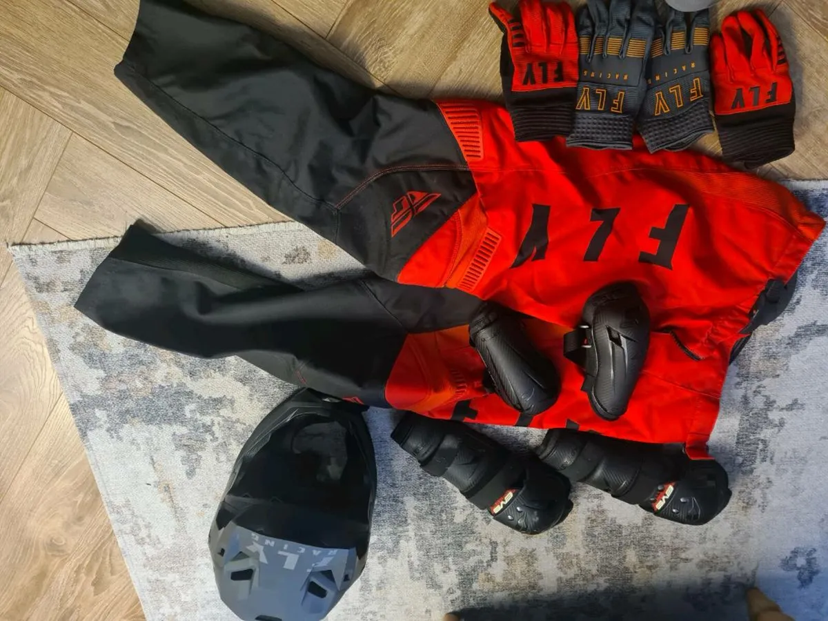 Bmx Helmet & safety wear - Image 1