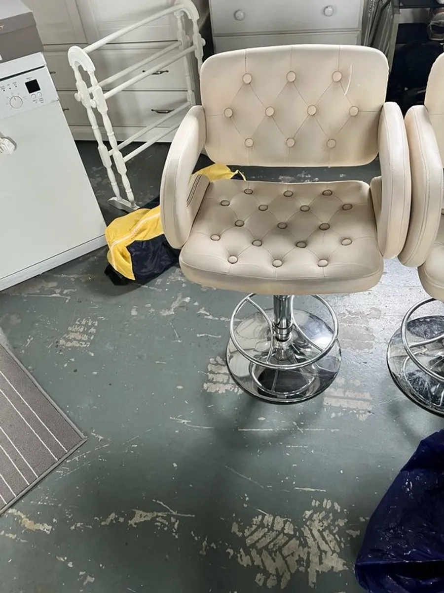 High Stools - Image 3