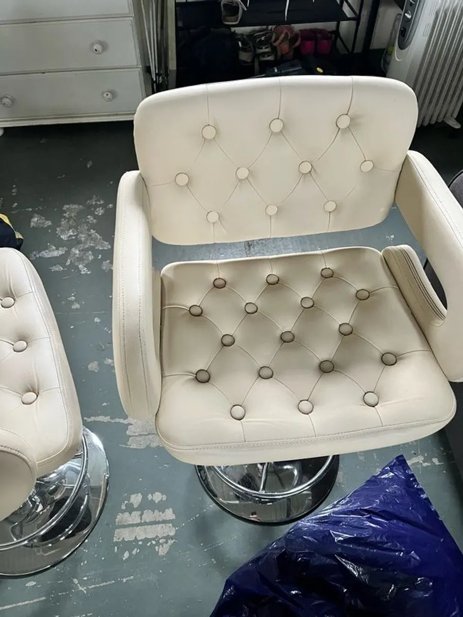 High Stools - Image 4
