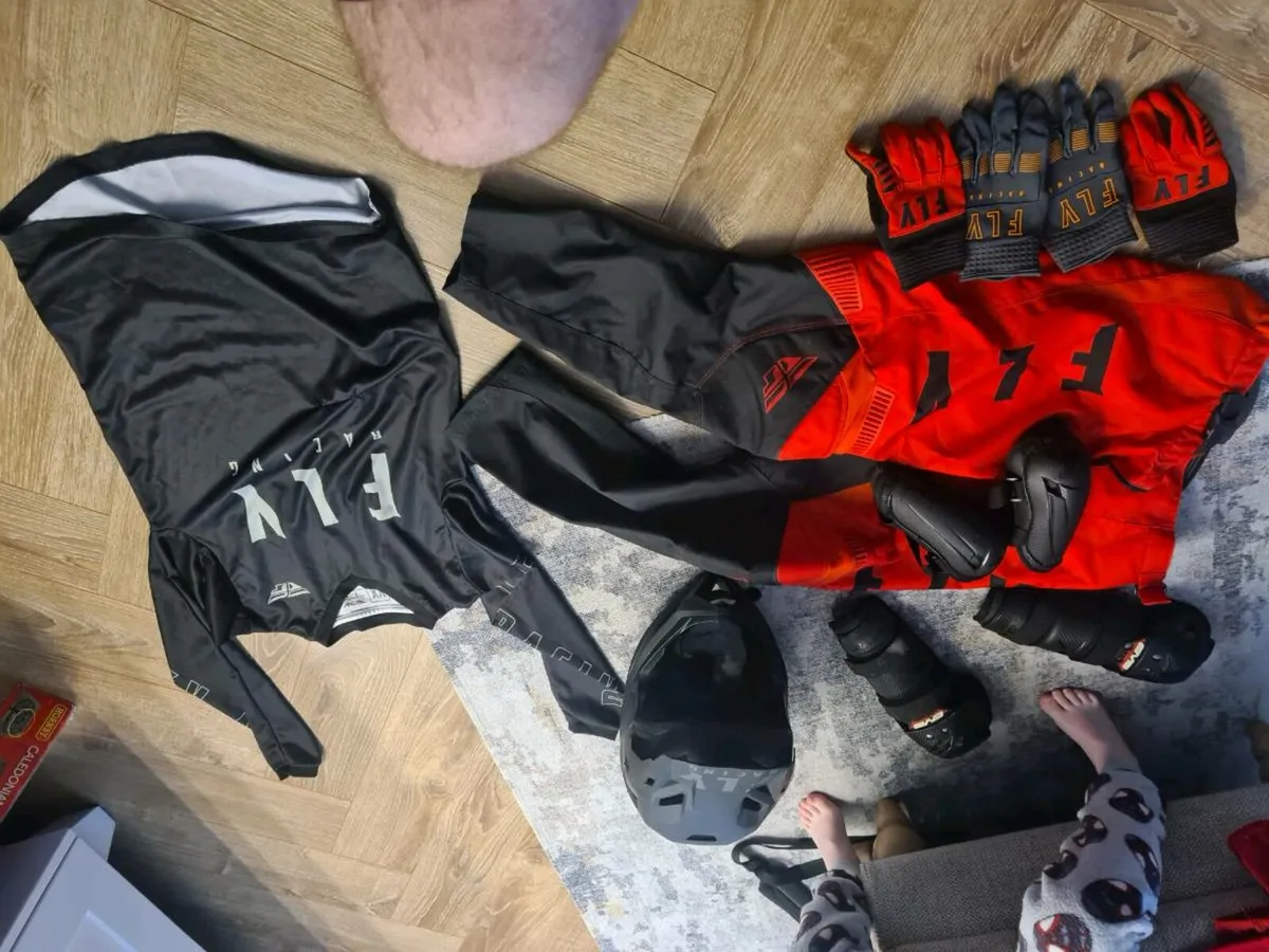 Bmx Helmet & safety wear - Image 2