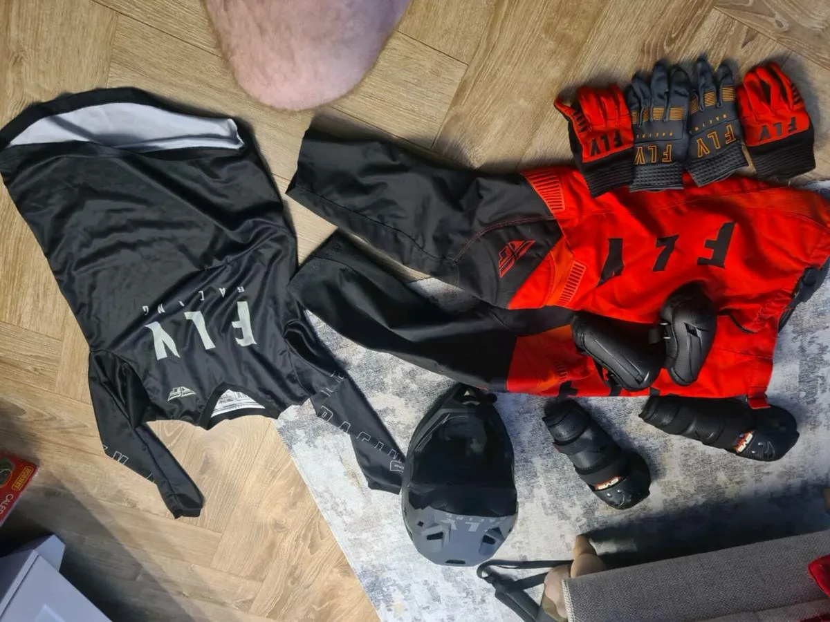 Bmx Helmet & safety wear - Image 3