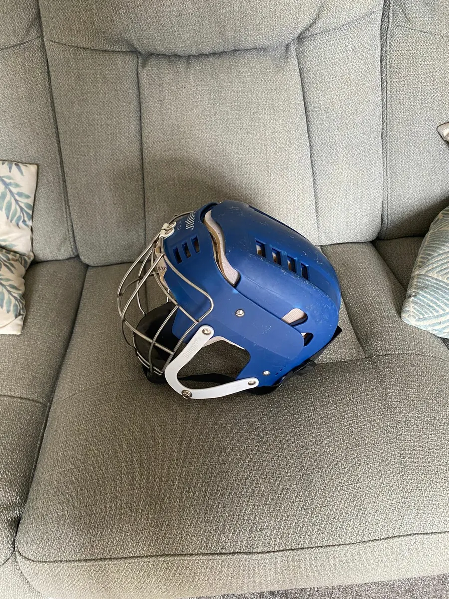 Hurling helmet - Image 3