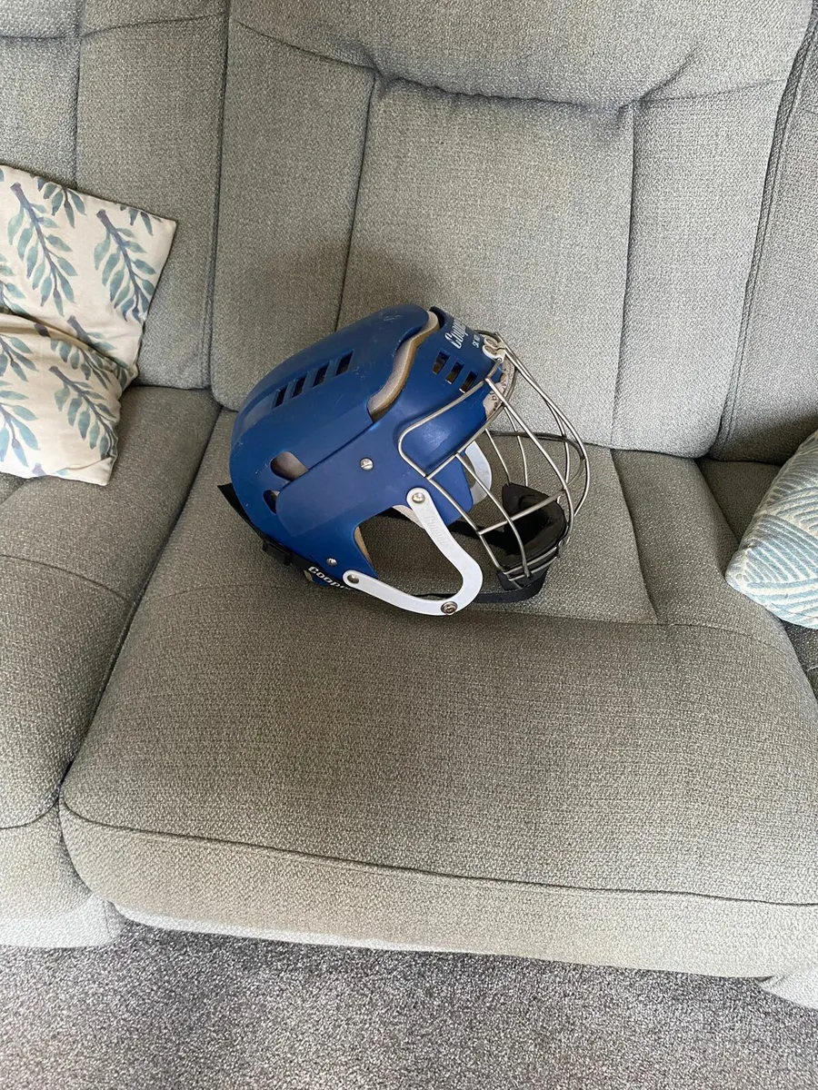 Hurling helmet - Image 4