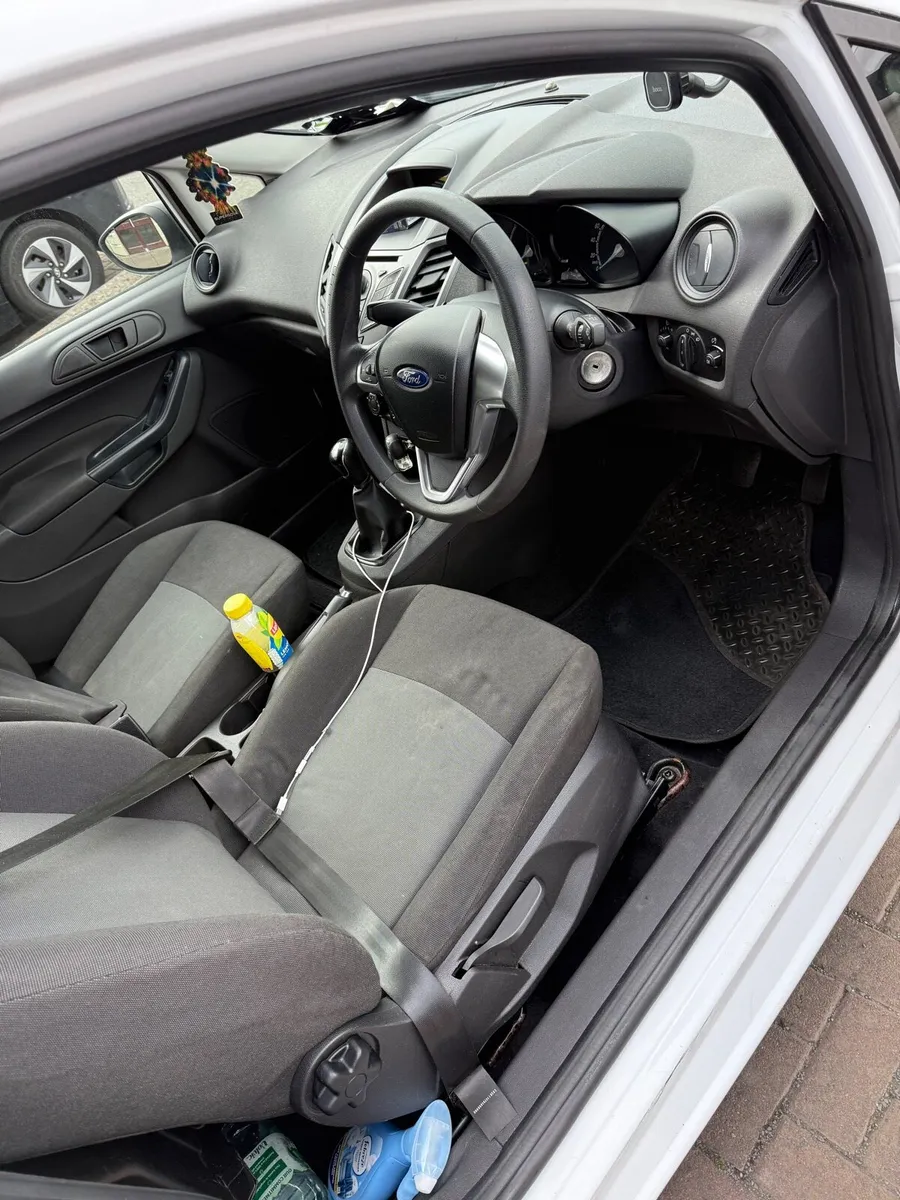 Ford fiesta van - Image 2