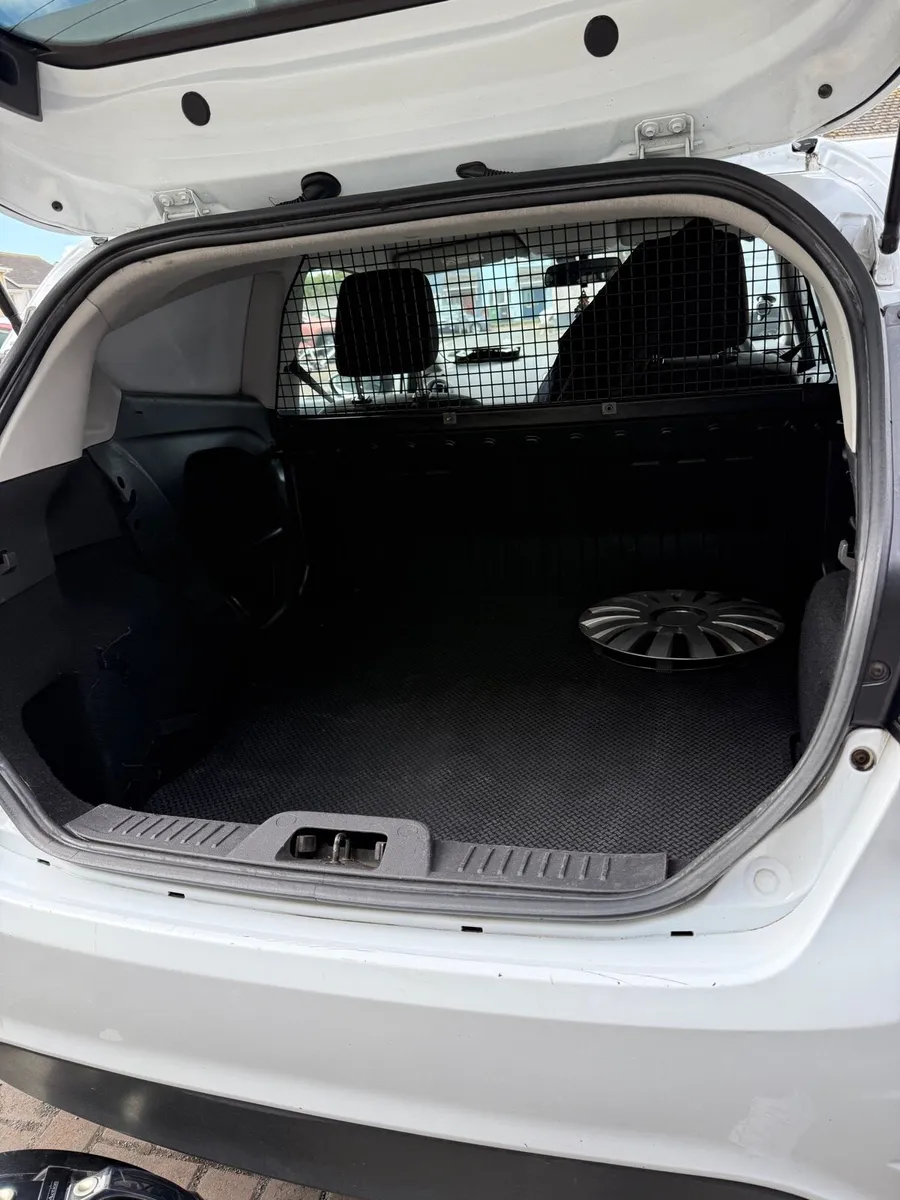 Ford fiesta van - Image 3