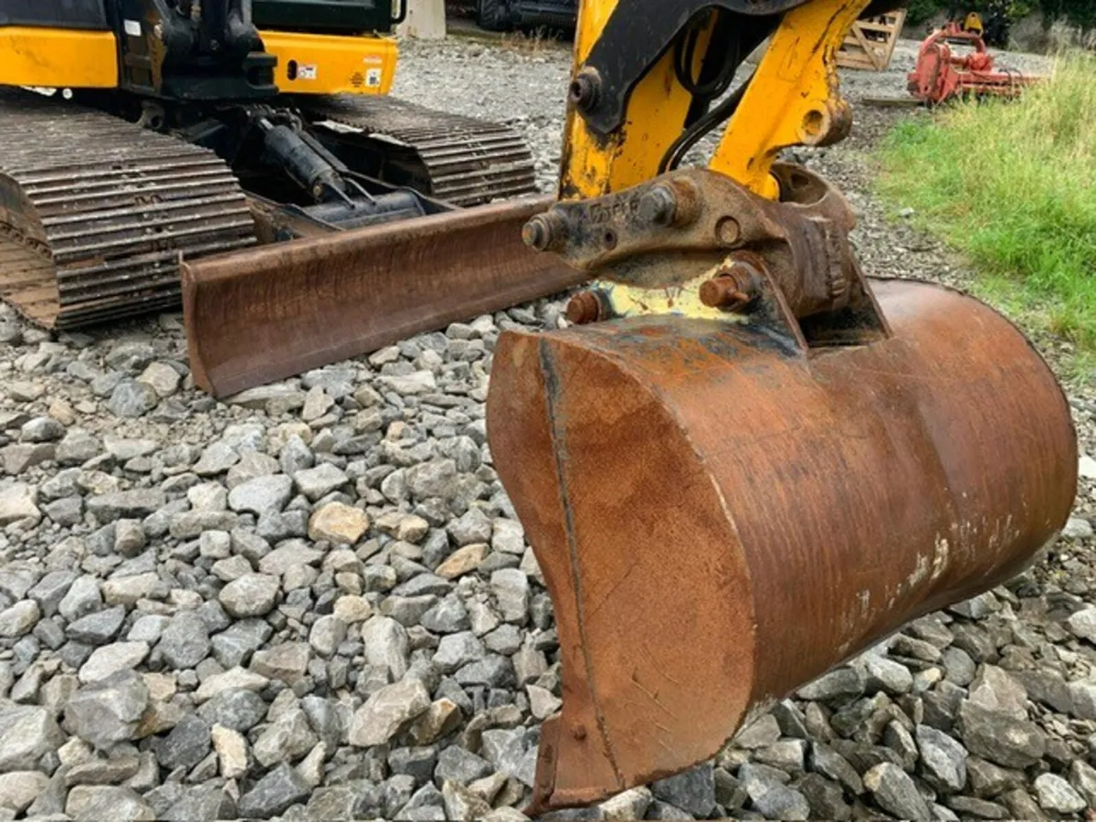 JCB 86C DIGGER (2014), ON 30" PADS : 11018296 - Image 3
