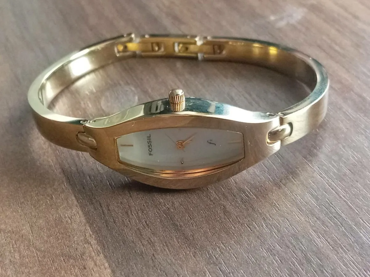 Ladies watch Fossil bracelet type. - Image 2