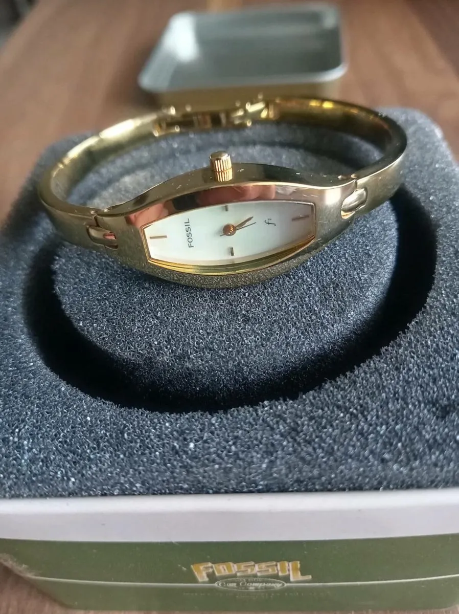 Ladies watch Fossil bracelet type. - Image 4