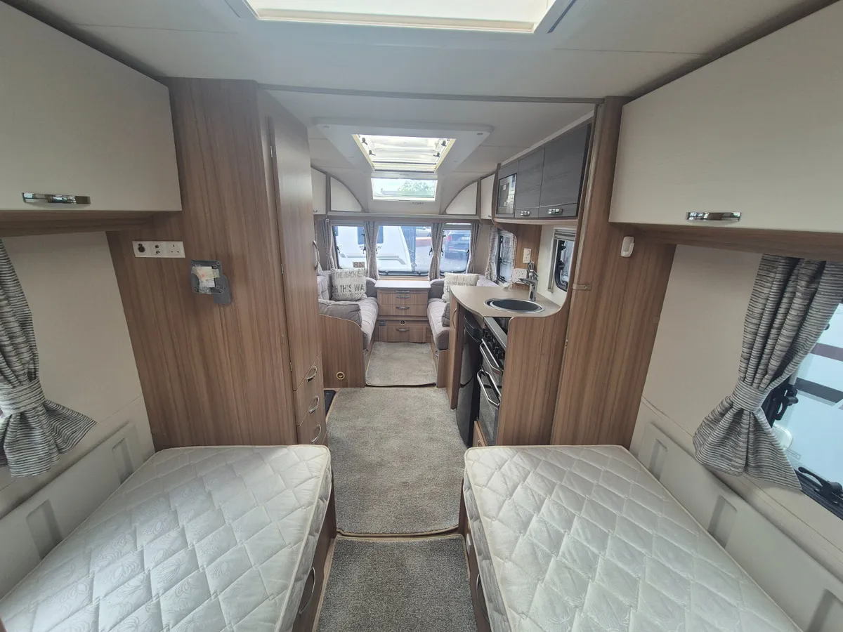 2018  Lunar  Lexon  570  Fixed   Single  Beds - Image 4