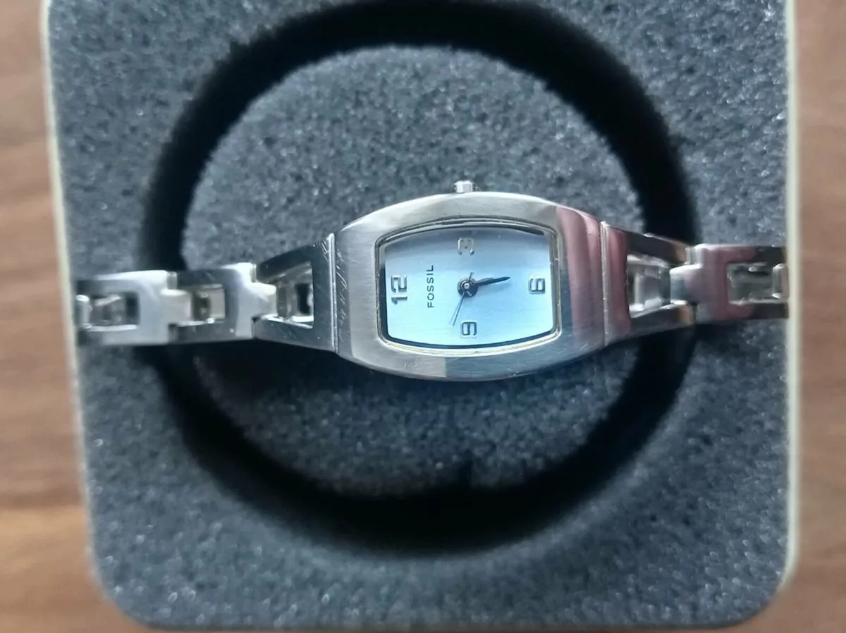 Beautiful ladies watch Fossil bracelet type - Image 4