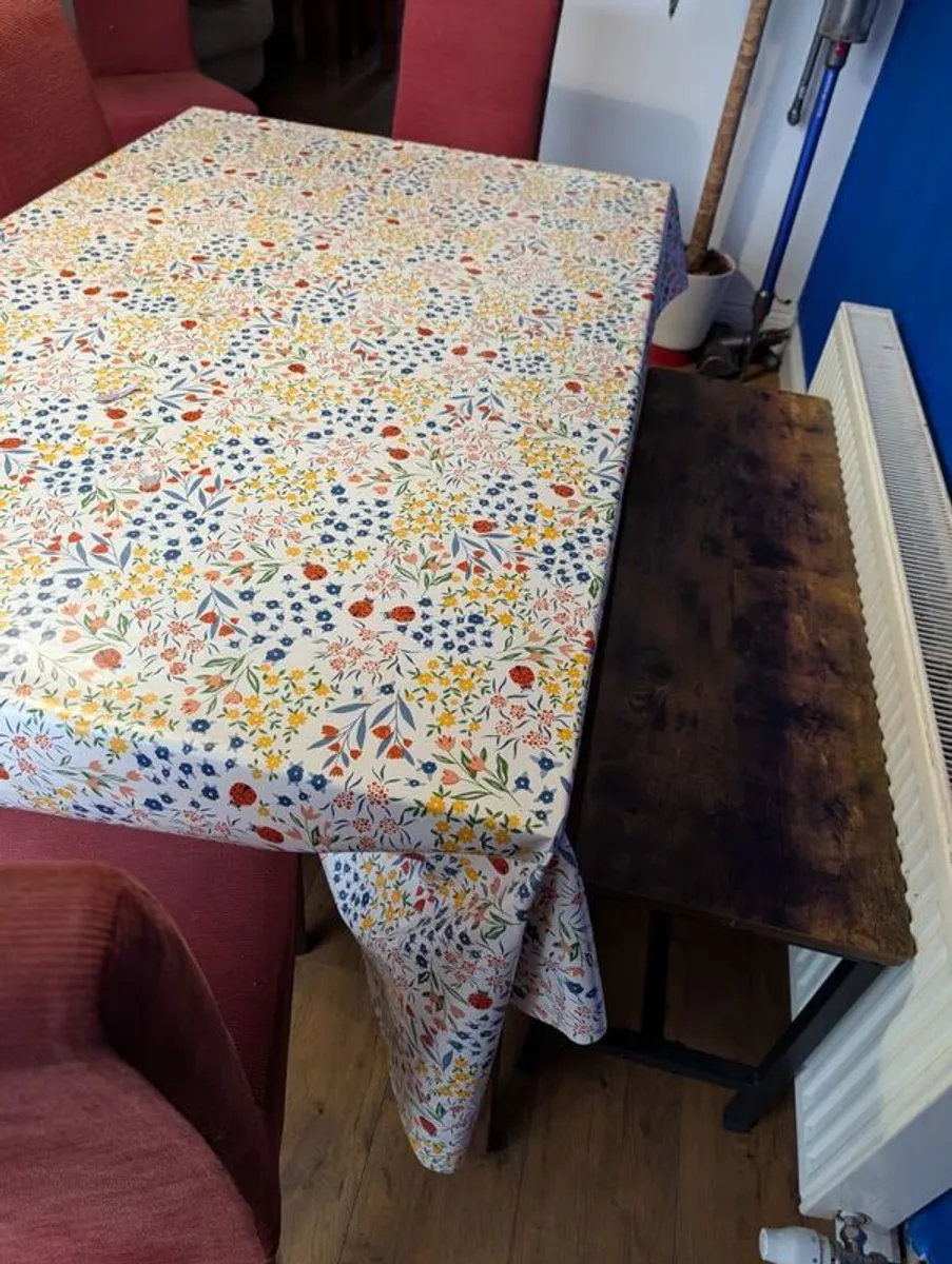 Kitchen table & chairs - Image 2