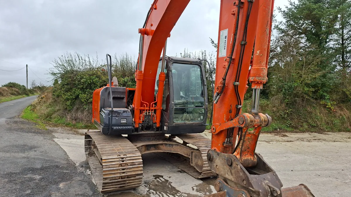 2015 Hitachi 130.5 - Image 2