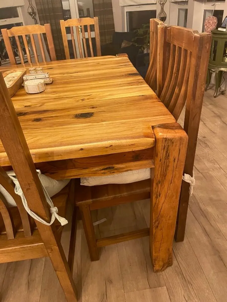 Table & chairs - Image 3