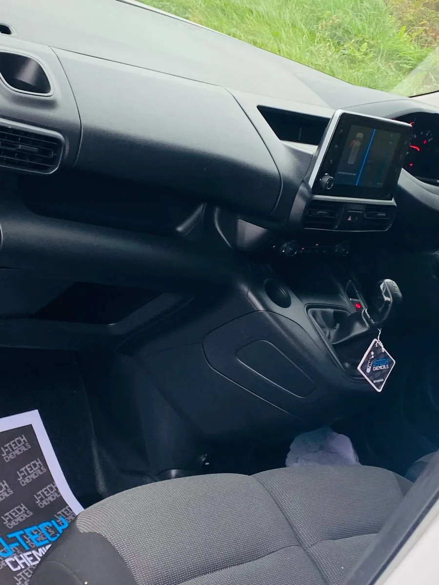 202 Peugeot Partner 3 seats - Image 4