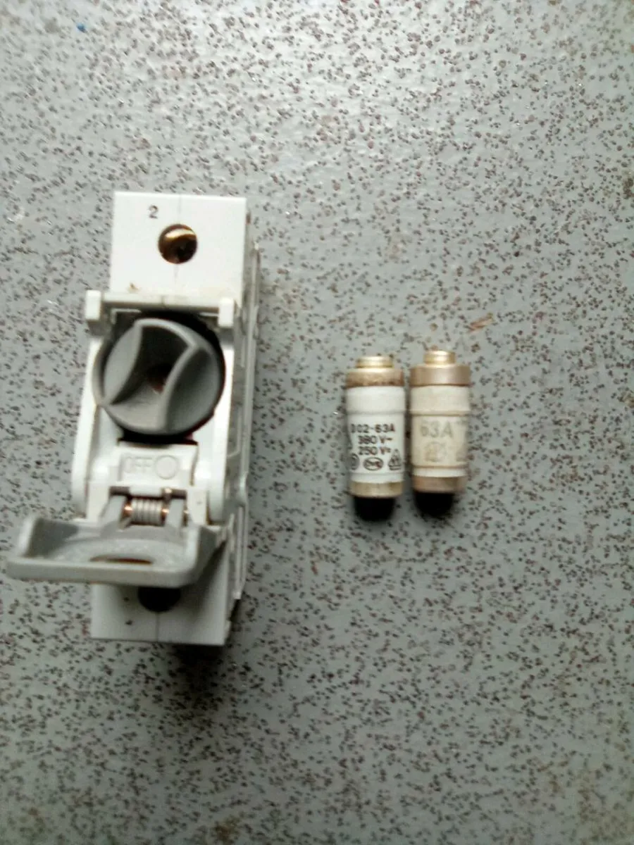 NEW. 63. AMP.  SWITCH. FUSE.  AND 3   63 AMP FUSES - Image 2