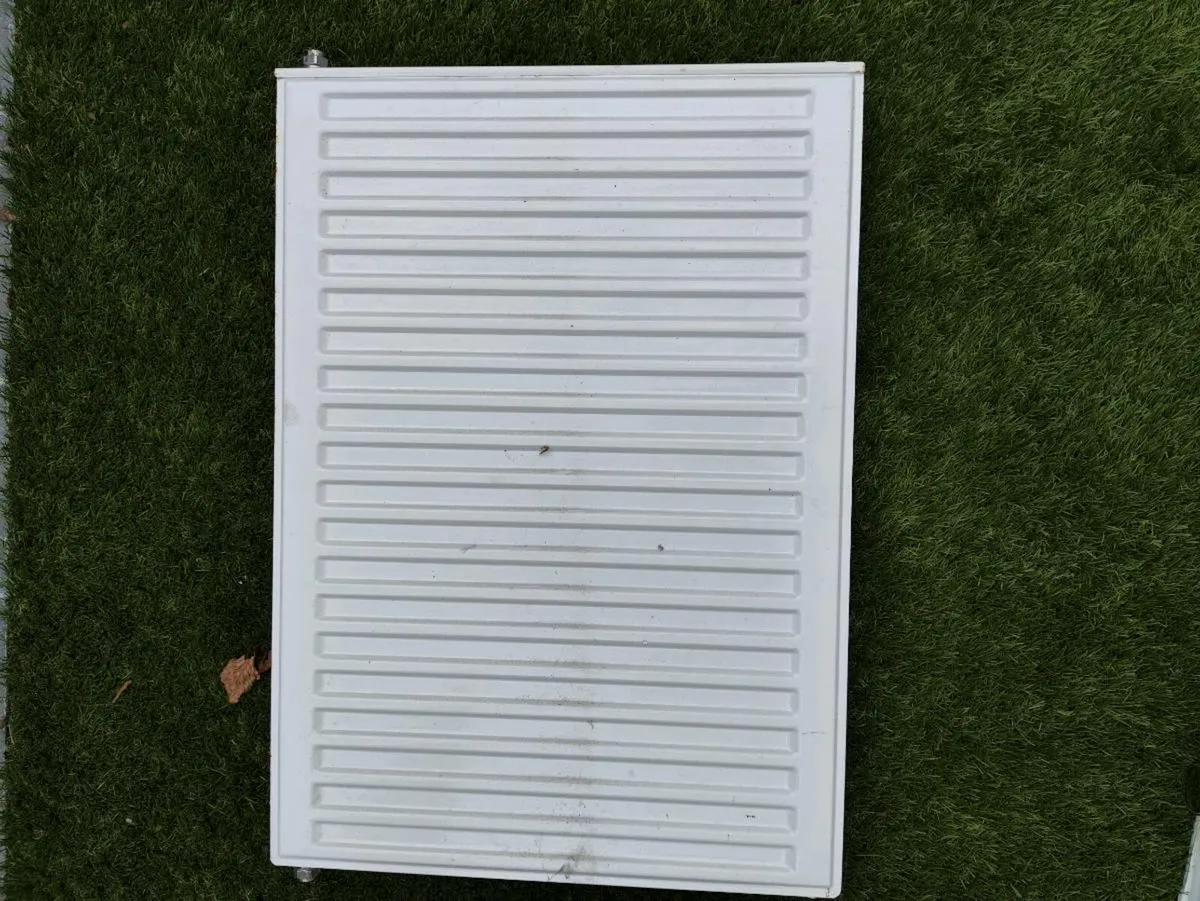 Radiator, 2 bathroom sink