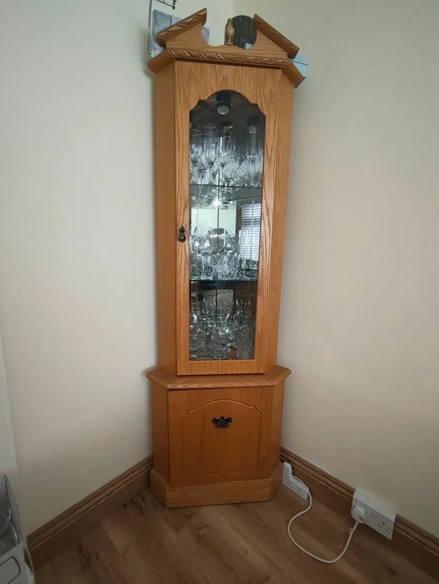 Glass cabinet to fit corner - Image 2