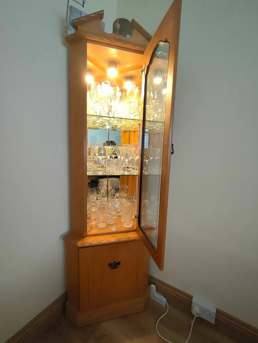 Glass cabinet to fit corner - Image 1