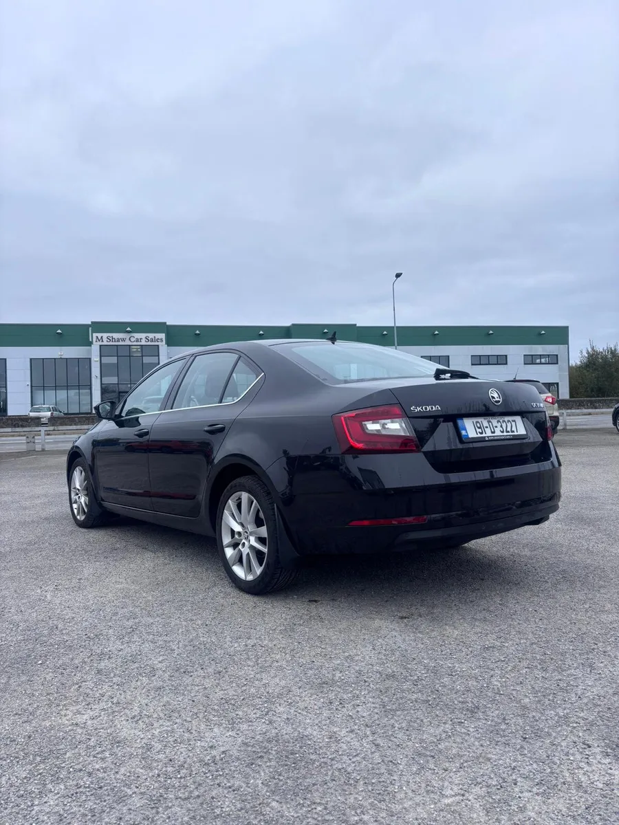 191 Skoda Octavia 1.6 TDI STYLE - Image 2