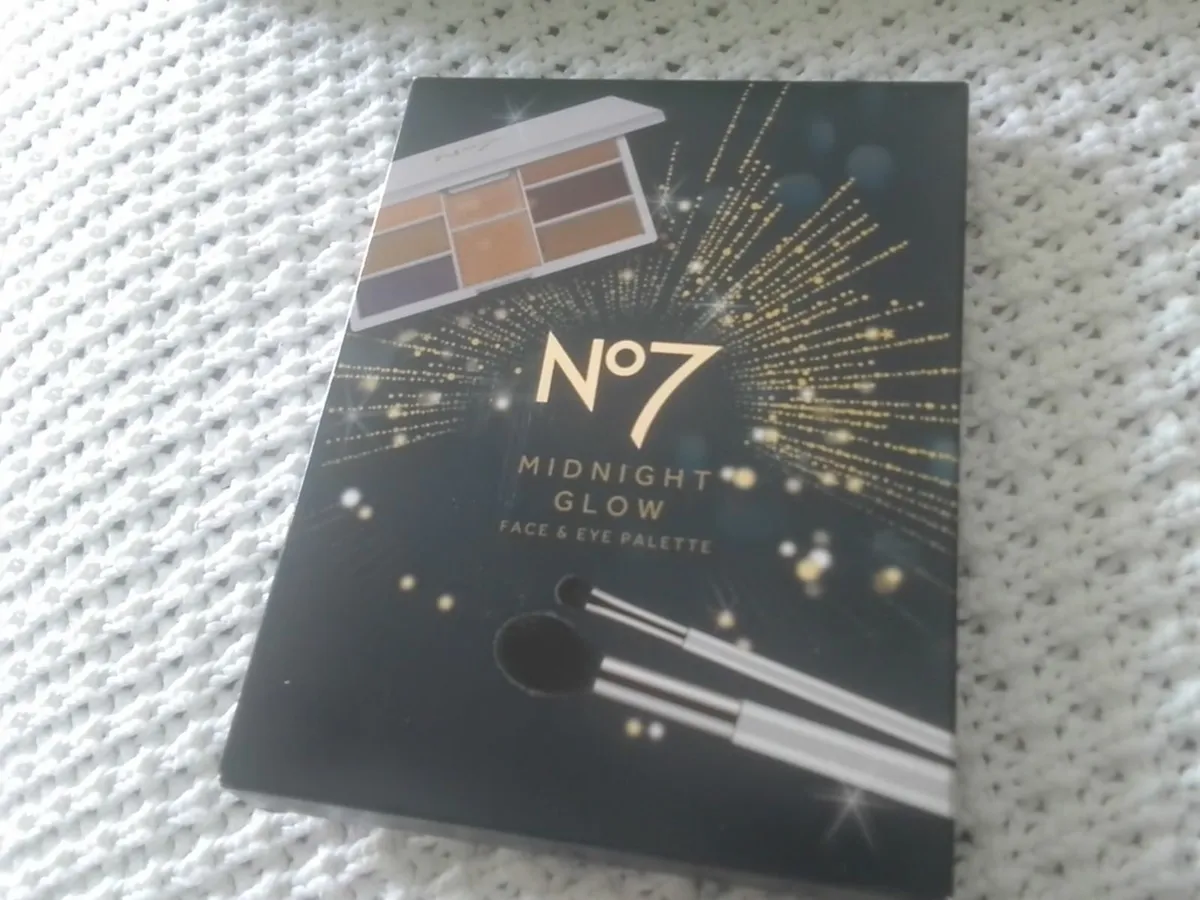 NO 7 MIDNIGHT GLOW COMPACT WITH SEQUIN BAG NEW - Image 3