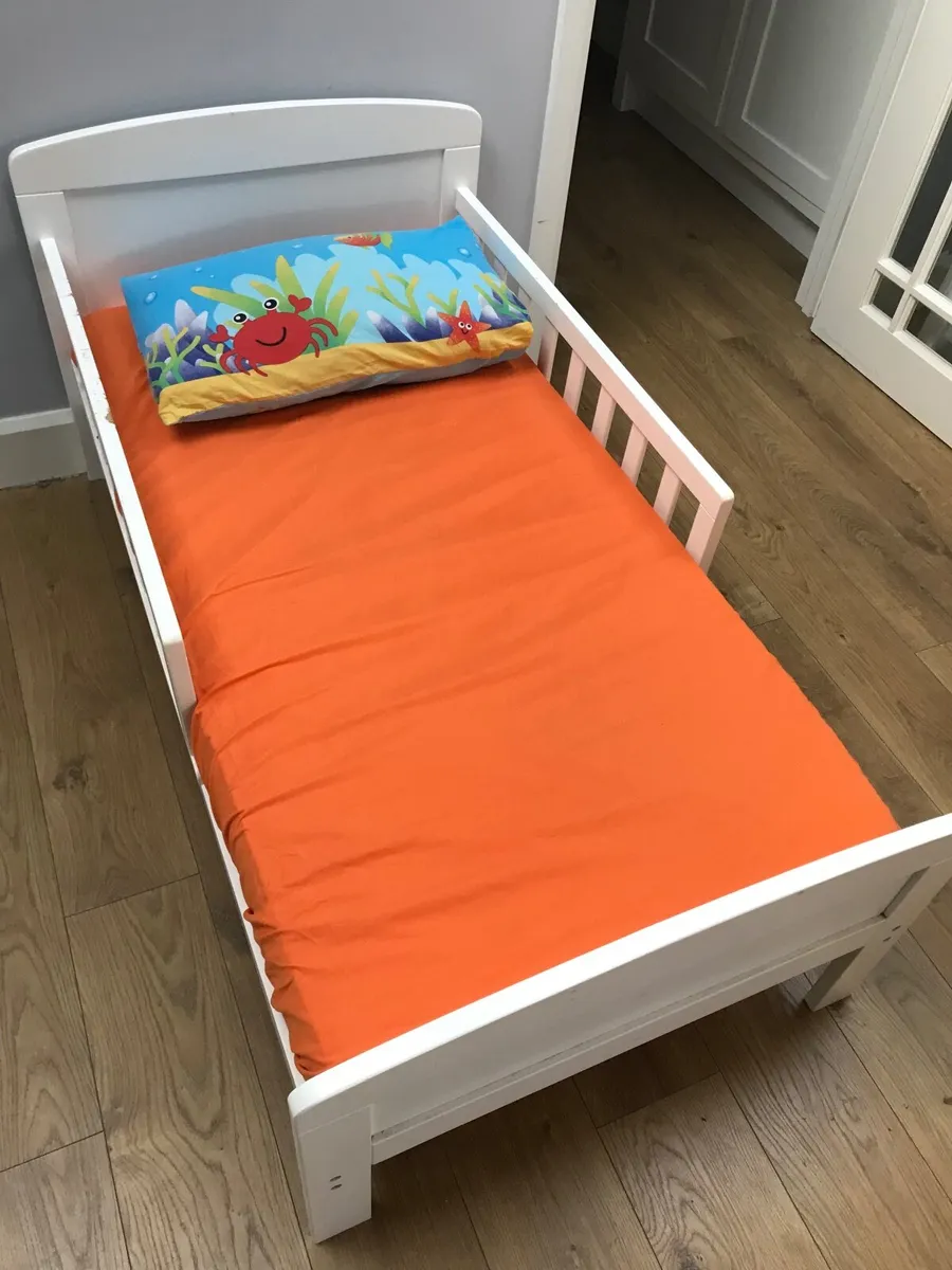 Toddler bed - Image 1