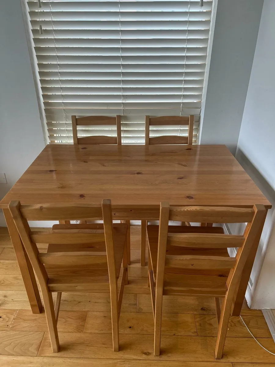 Kitchen table and chairs - Image 2