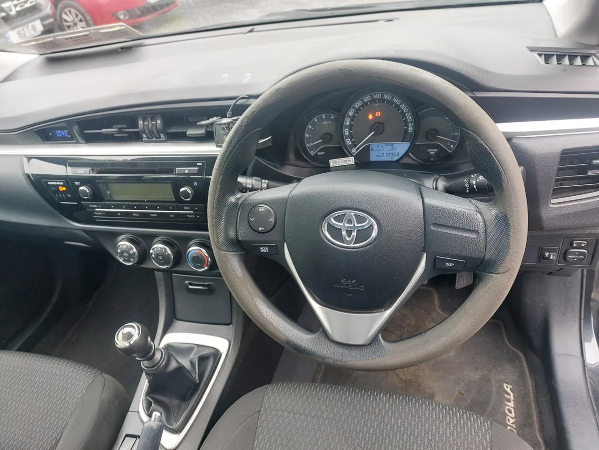 Toyota Corolla 2014 - Image 2