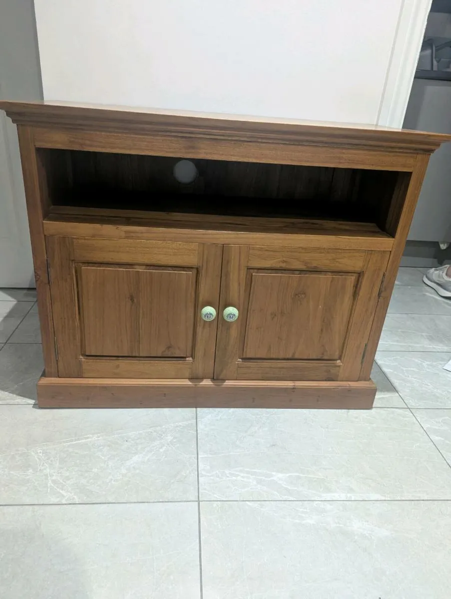 Solid Oak TV cabinet - Image 1