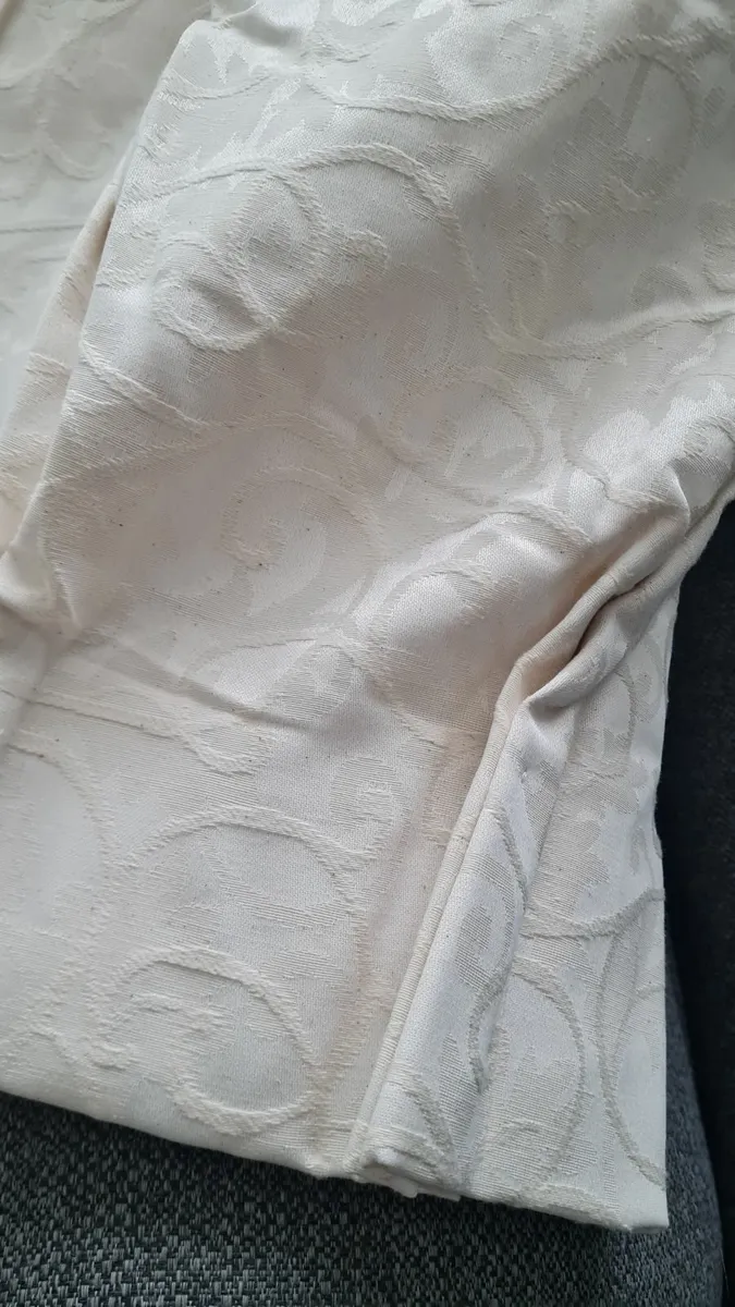 Curtains - Image 3