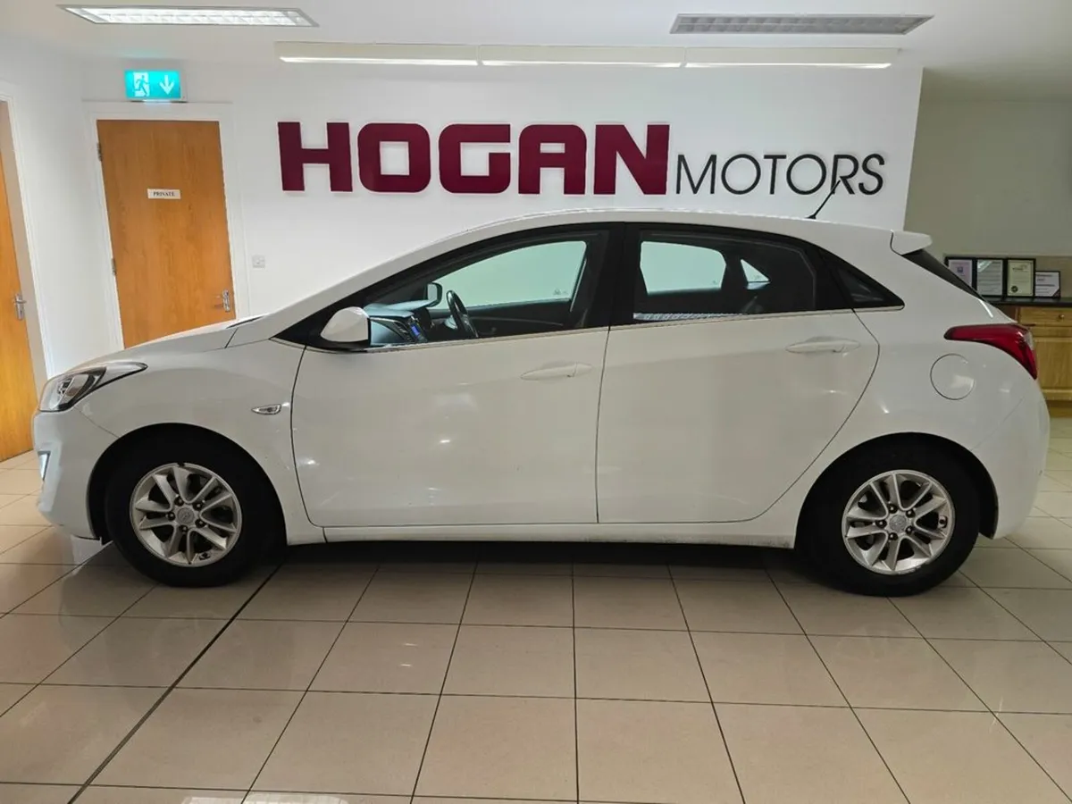 Hyundai i30 Diesel SE 5DR H/B - Image 4