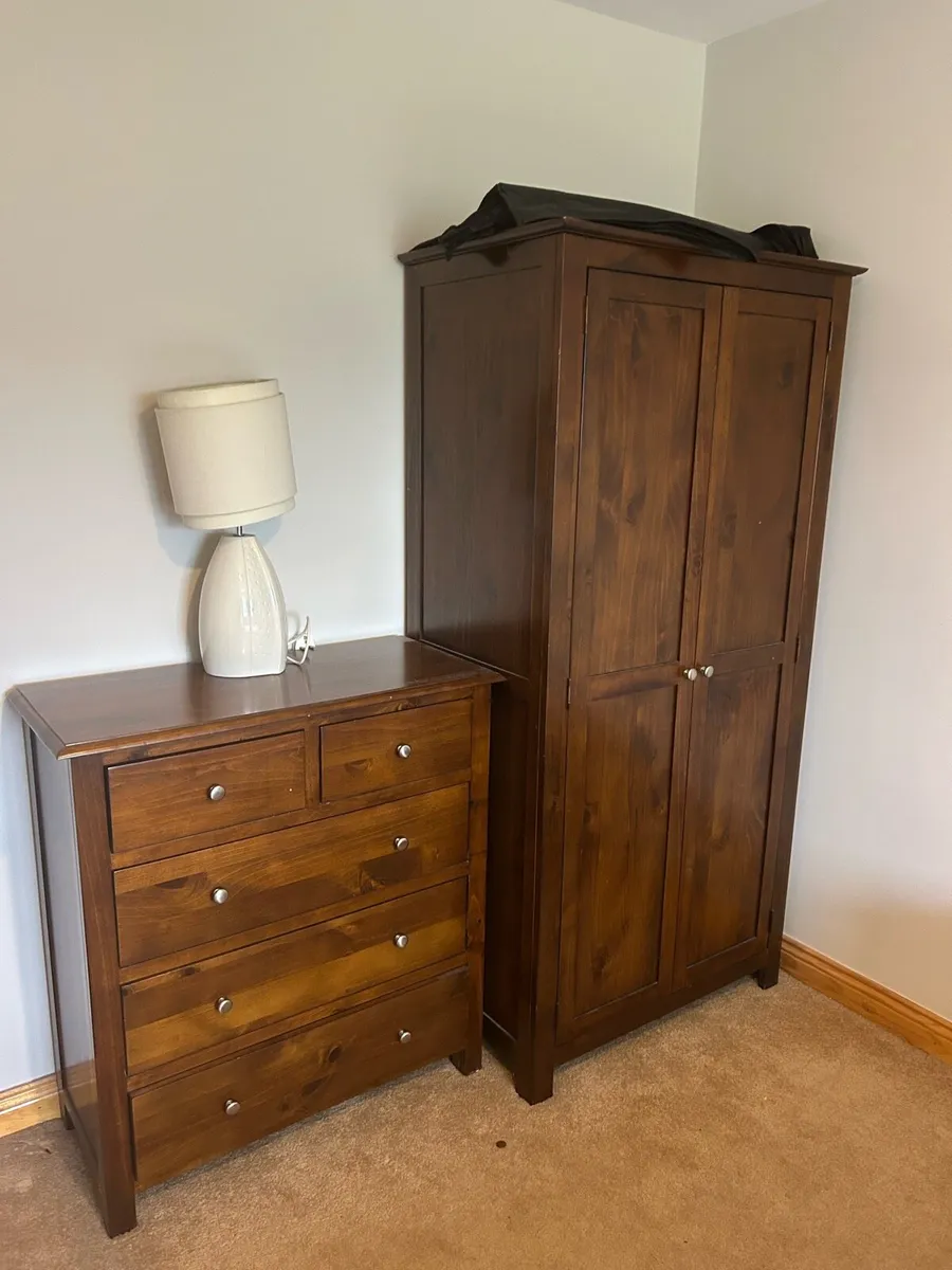 Mahogany style bedroom set - Image 3
