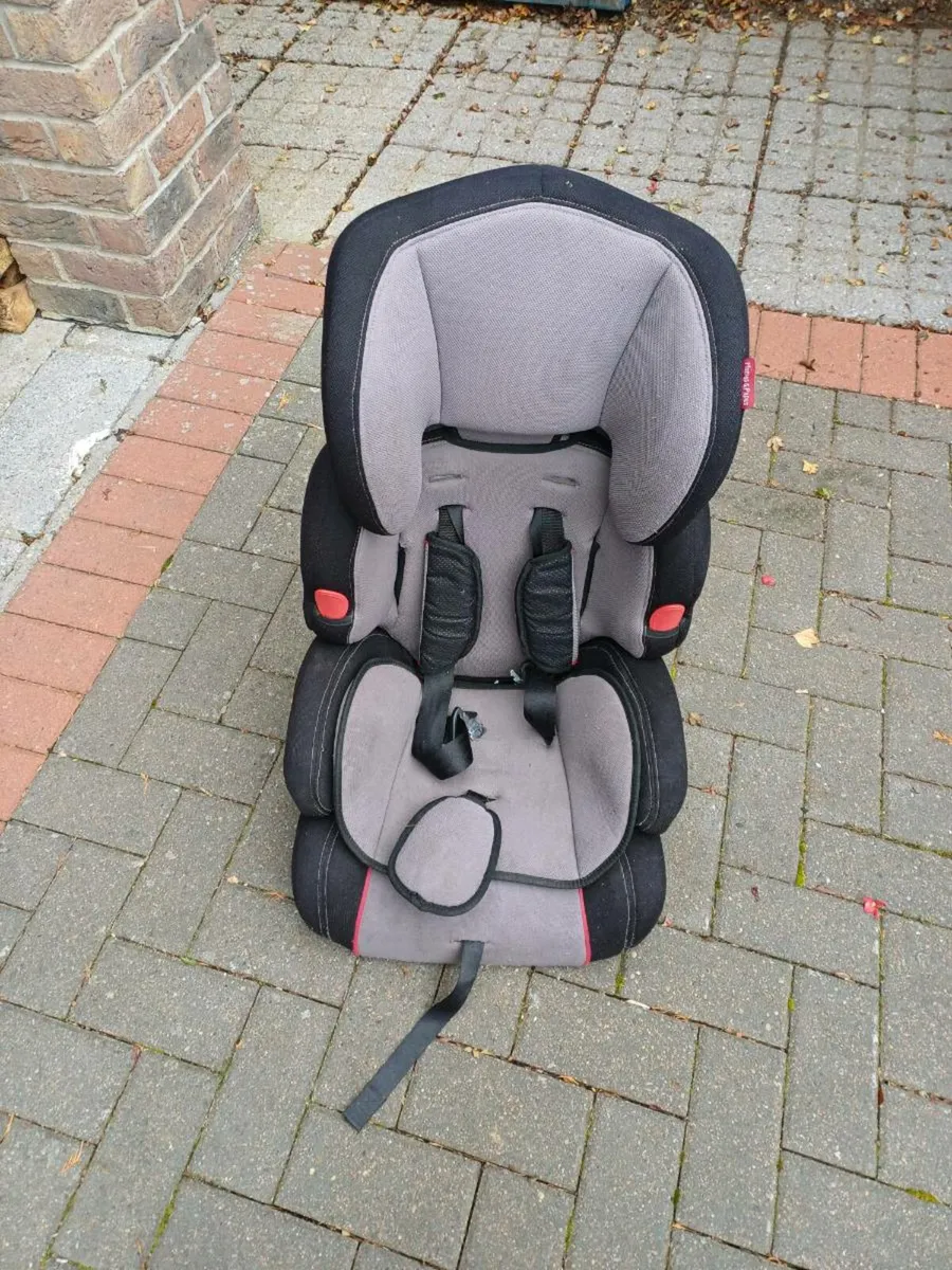 Child elevated Car seat Mama and Papas - Image 1