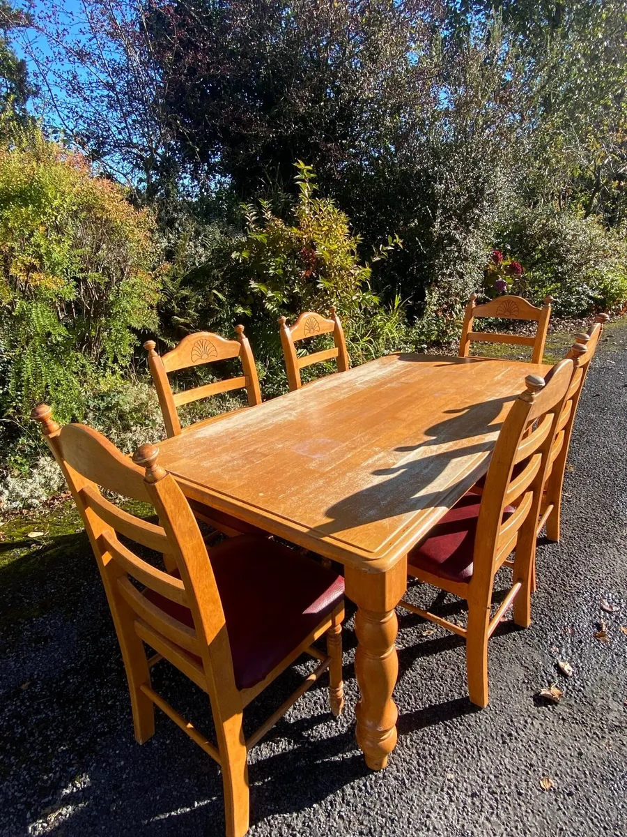Table and Chairs - Image 3