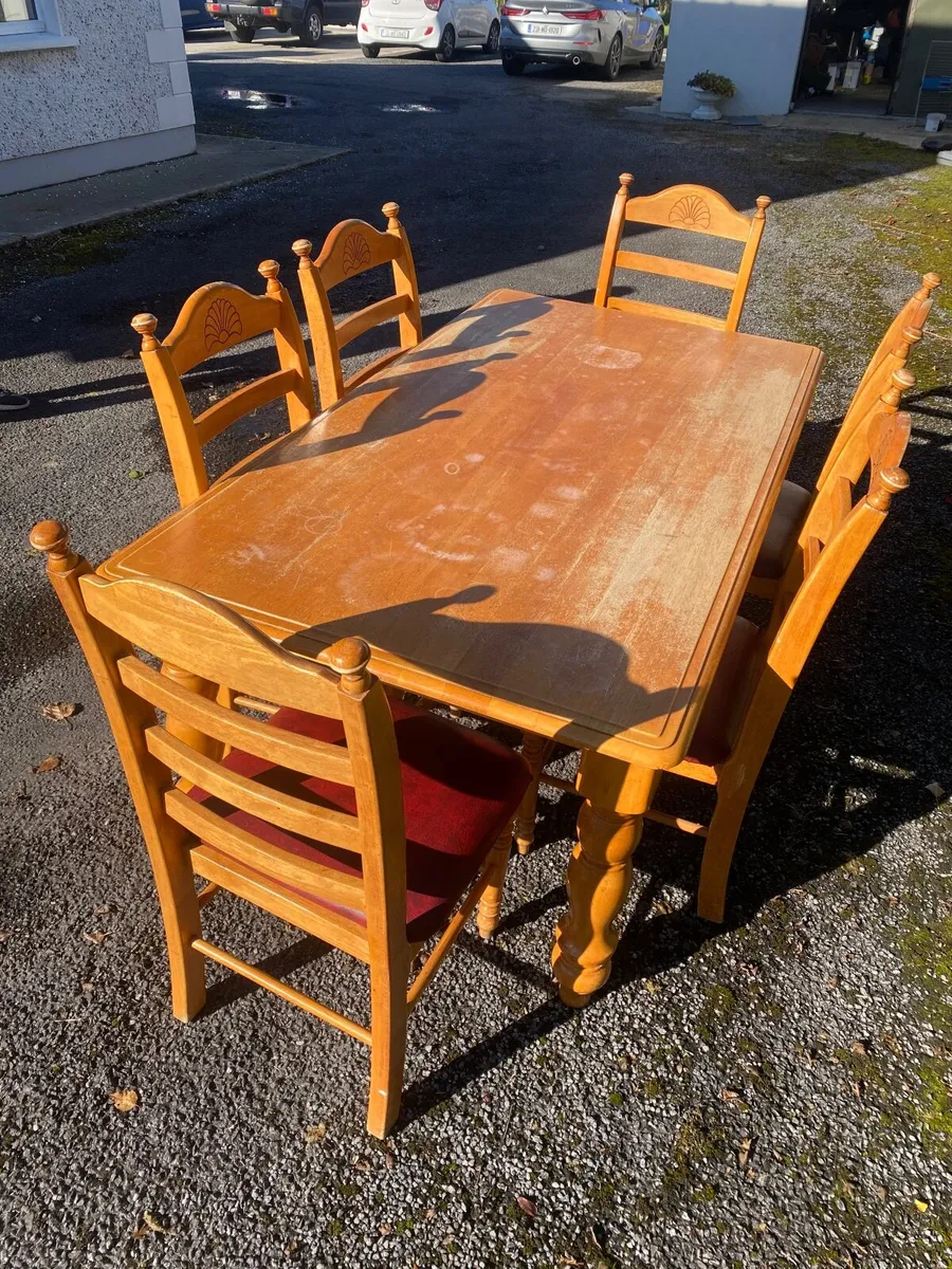 Table and Chairs - Image 2