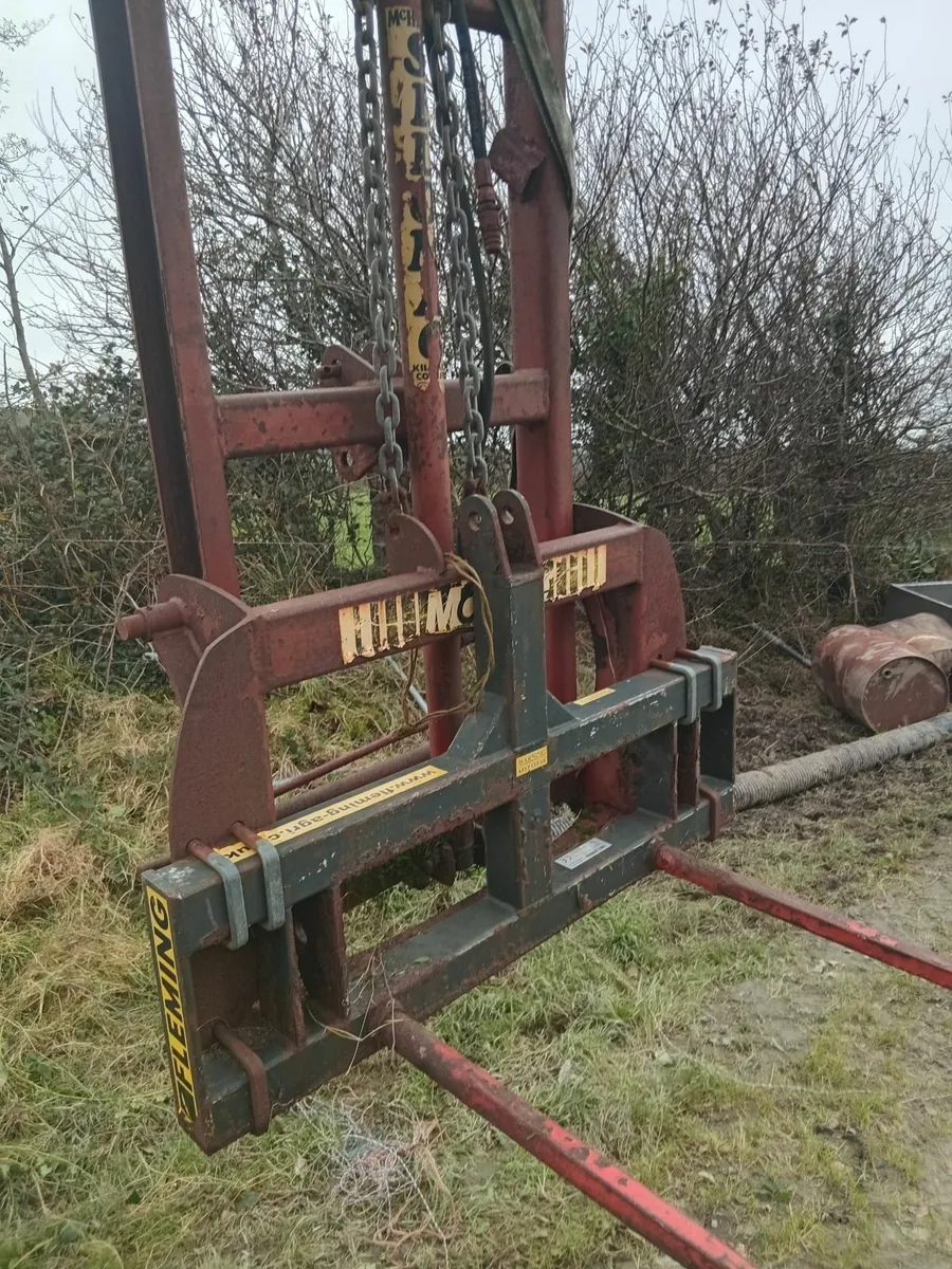 Fleming heavy duty bale spike and Mast - Image 4