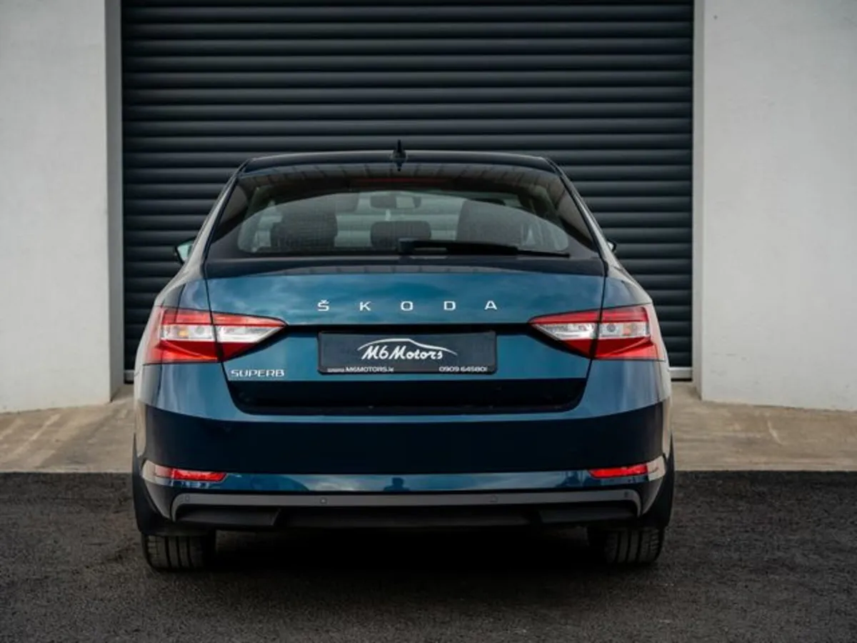 Skoda Superb AMB 2.0tdi 150HP 5DR - Image 3
