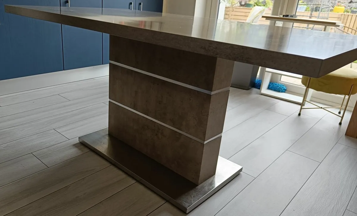 Dining Table & chairs - Image 1