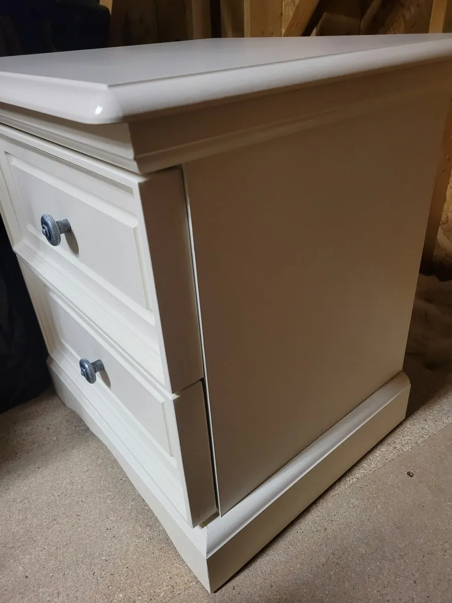 Ivory/cream bedside lockers - Image 2