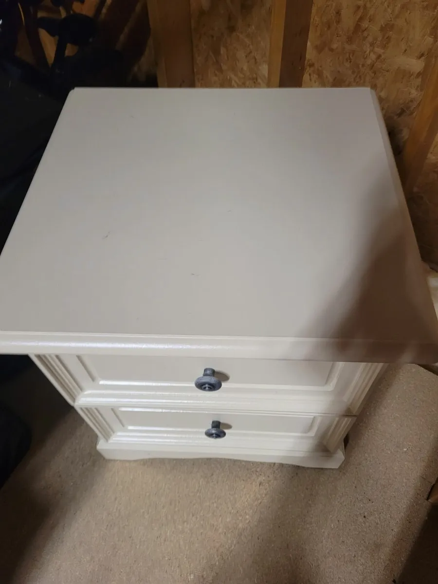 Ivory/cream bedside lockers - Image 4